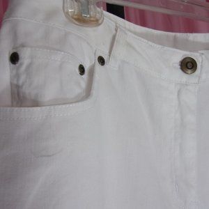 Ruby Rd White Statement Denim Jeans Capris EUC